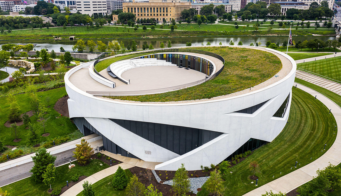 National Veterans Memorial and Museum